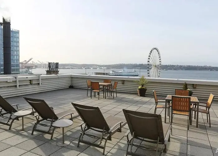 Spacious Waterfront Flat In Downtown Seattle